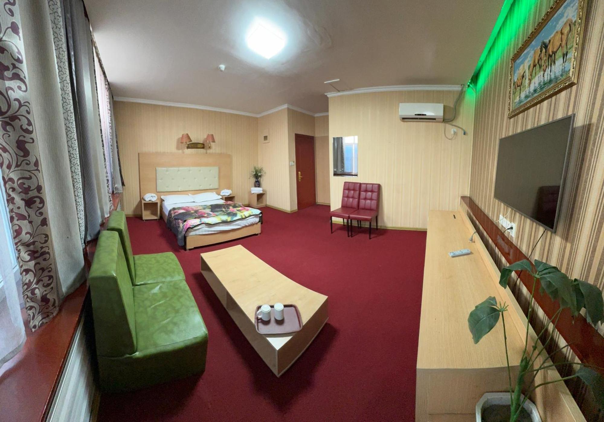 Zolotoi Drakon Hotel อัลมาตี ภายนอก รูปภาพ