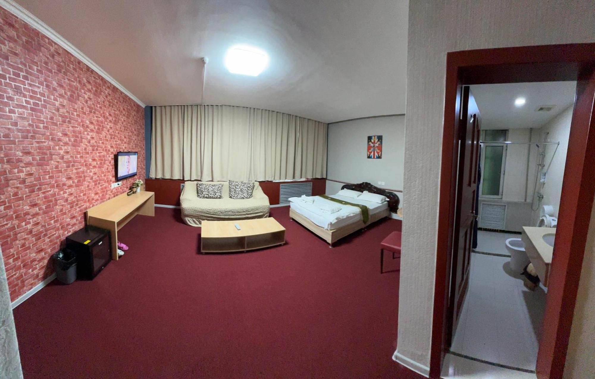 Zolotoi Drakon Hotel อัลมาตี ภายนอก รูปภาพ