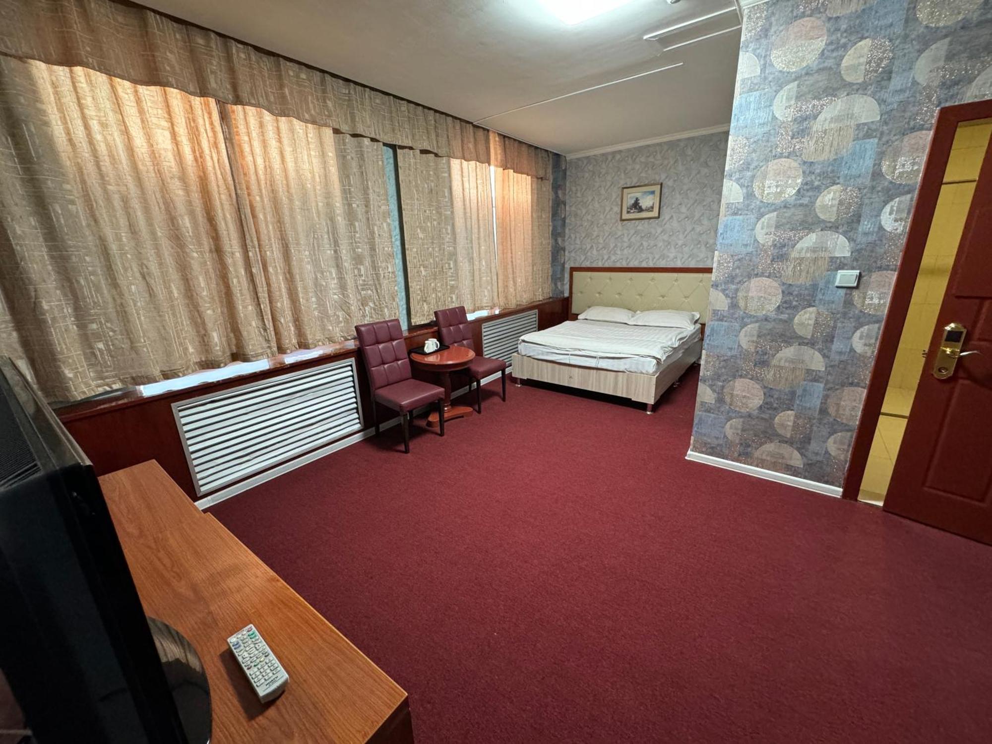 Zolotoi Drakon Hotel อัลมาตี ภายนอก รูปภาพ