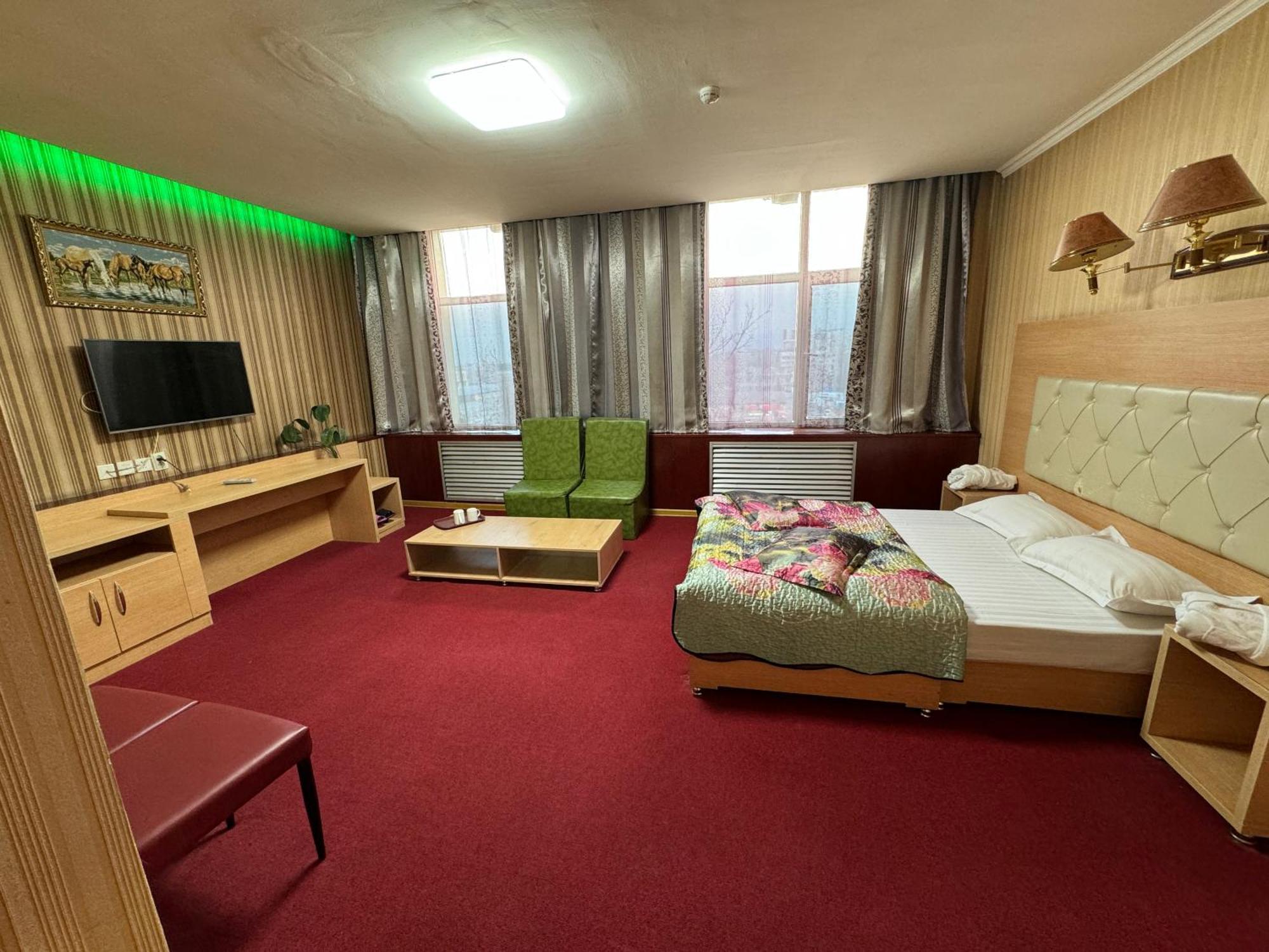 Zolotoi Drakon Hotel อัลมาตี ภายนอก รูปภาพ
