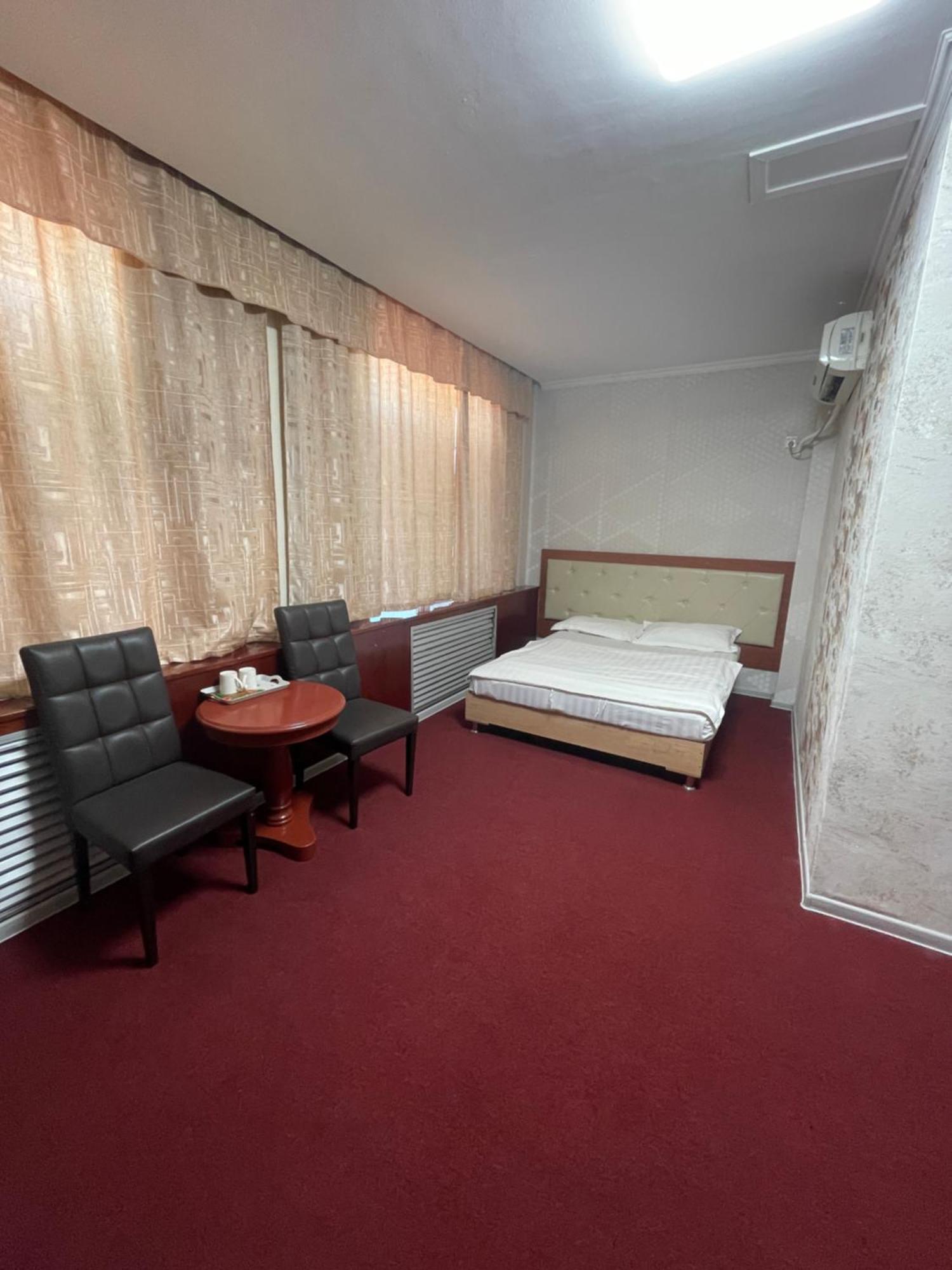 Zolotoi Drakon Hotel อัลมาตี ภายนอก รูปภาพ
