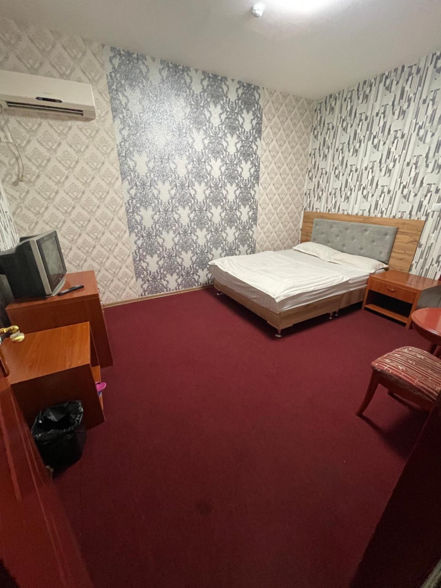 Zolotoi Drakon Hotel อัลมาตี ภายนอก รูปภาพ