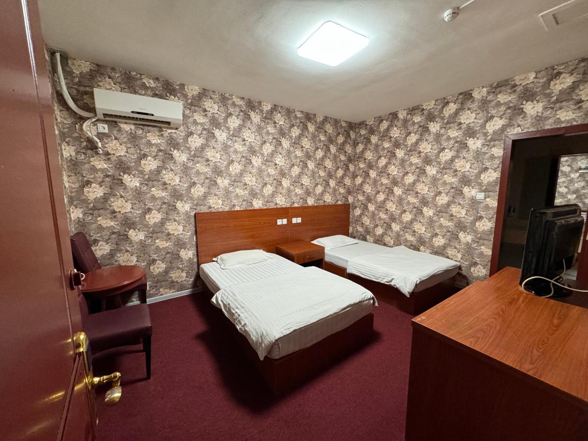 Zolotoi Drakon Hotel อัลมาตี ภายนอก รูปภาพ