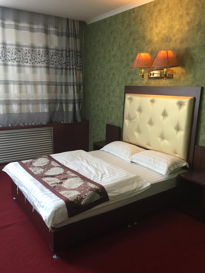 Zolotoi Drakon Hotel อัลมาตี ภายนอก รูปภาพ