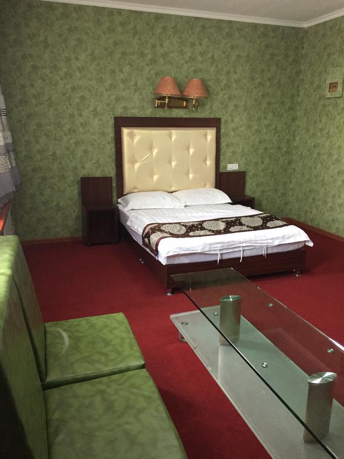 Zolotoi Drakon Hotel อัลมาตี ภายนอก รูปภาพ