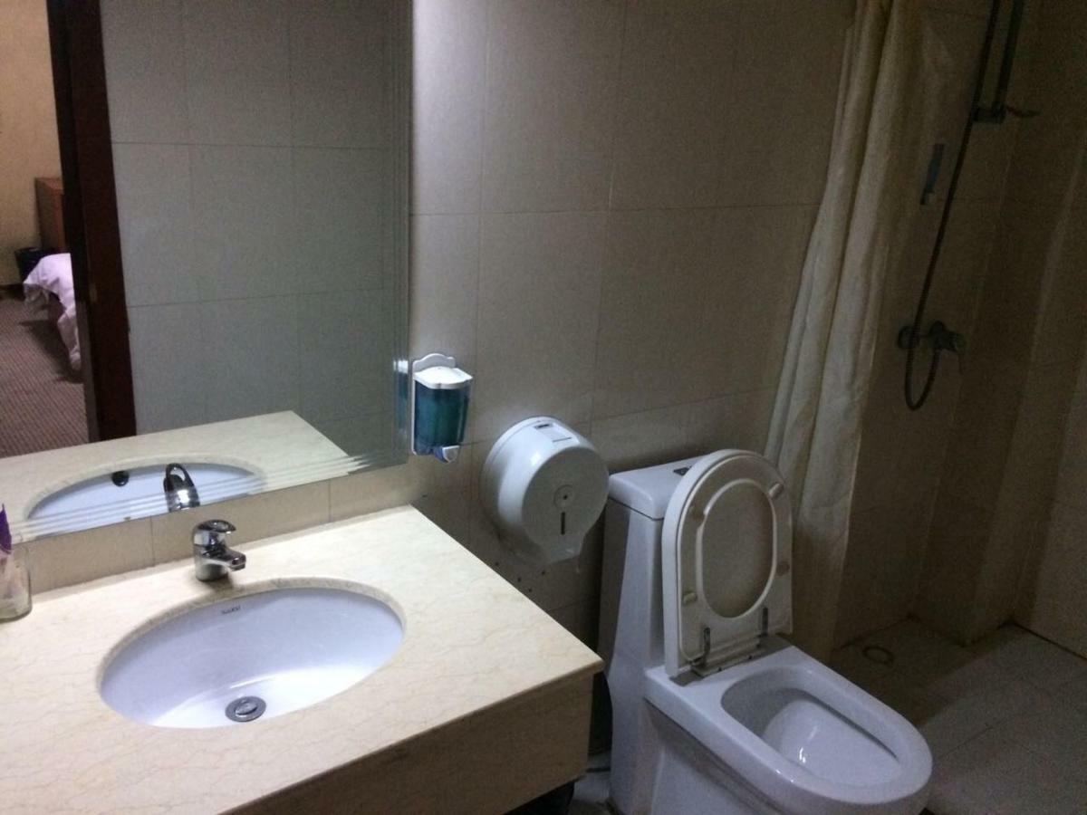 Zolotoi Drakon Hotel อัลมาตี ภายนอก รูปภาพ